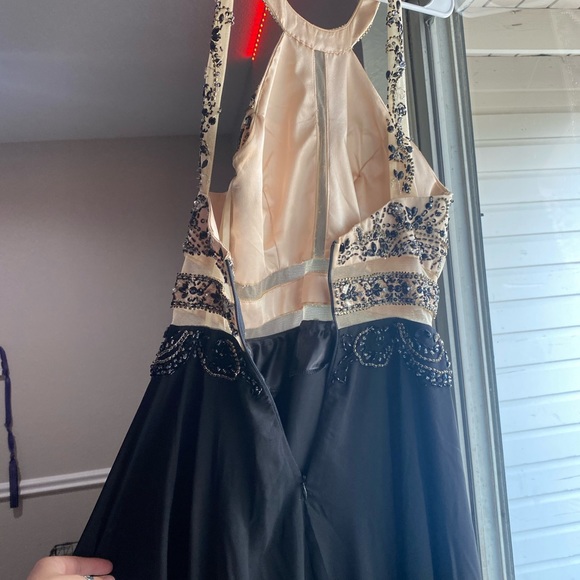 PROM DRESSES - Picture 12 of 15